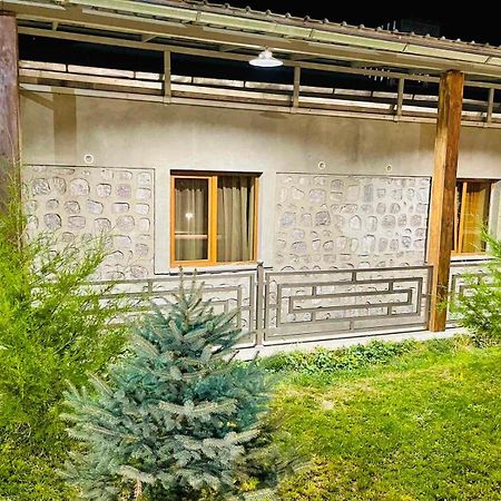 Lara Hotel Goris Buitenkant foto