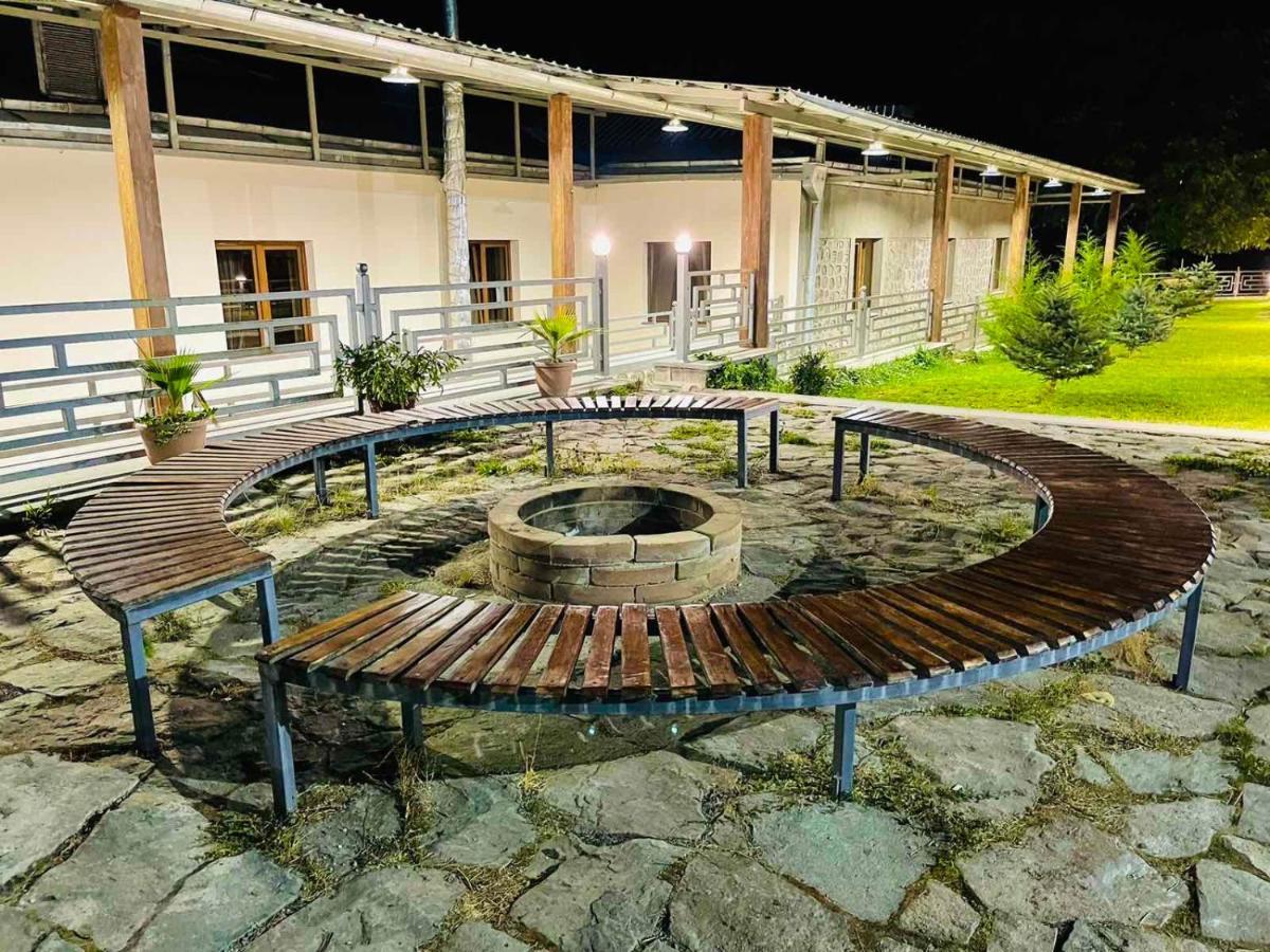 Lara Hotel Goris Buitenkant foto