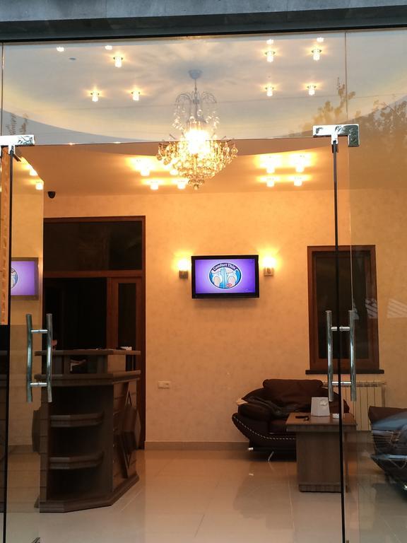 Lara Hotel Goris Buitenkant foto