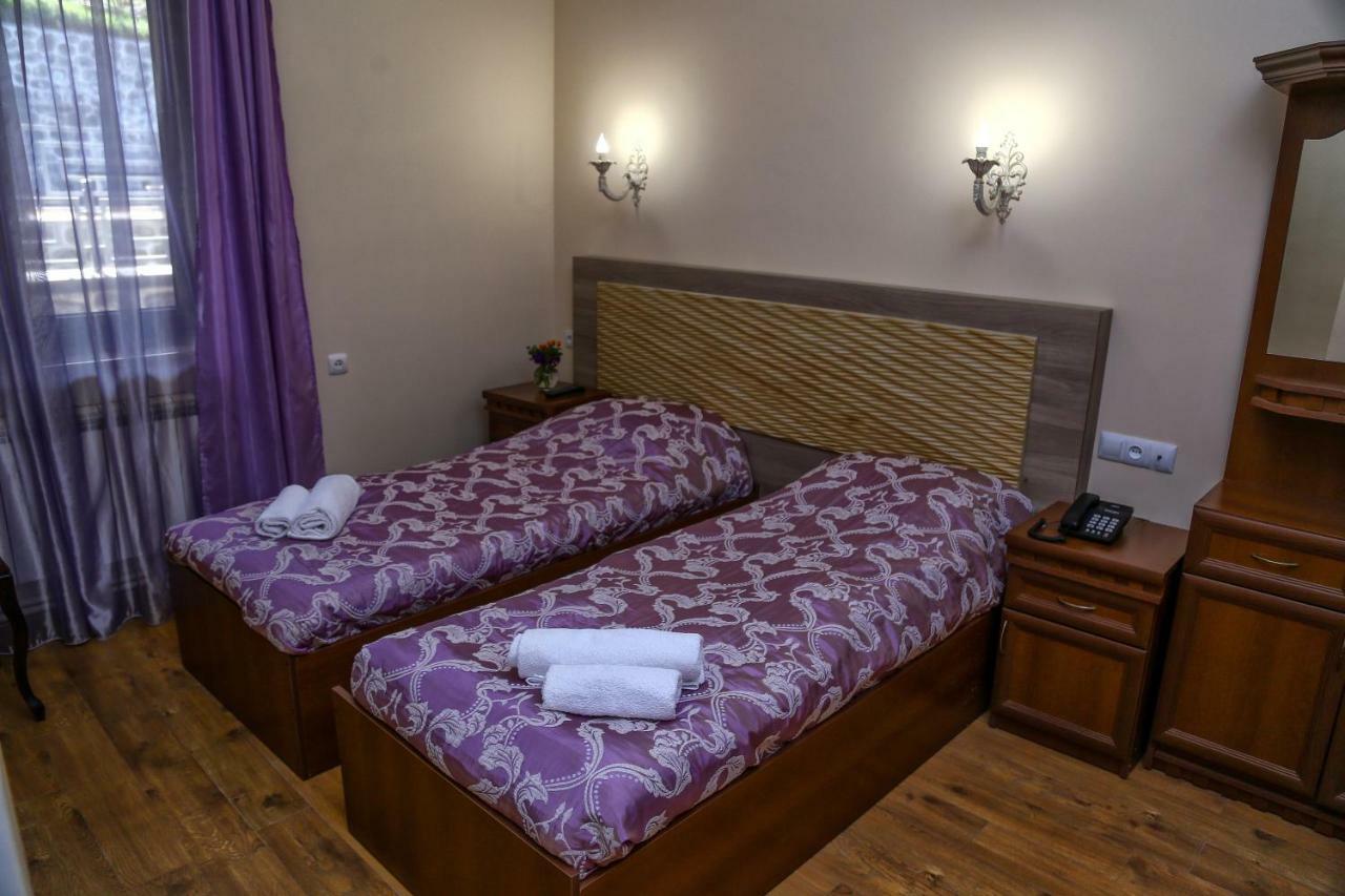 Lara Hotel Goris Buitenkant foto