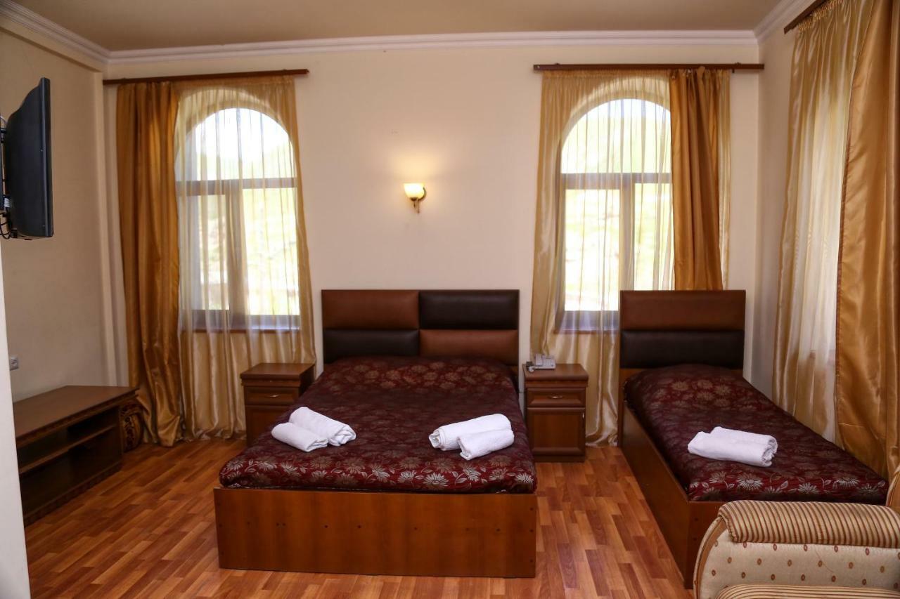 Lara Hotel Goris Buitenkant foto