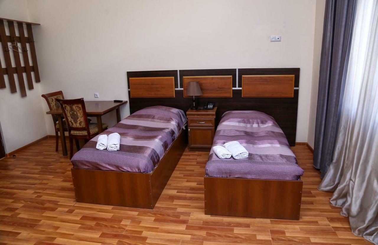 Lara Hotel Goris Buitenkant foto