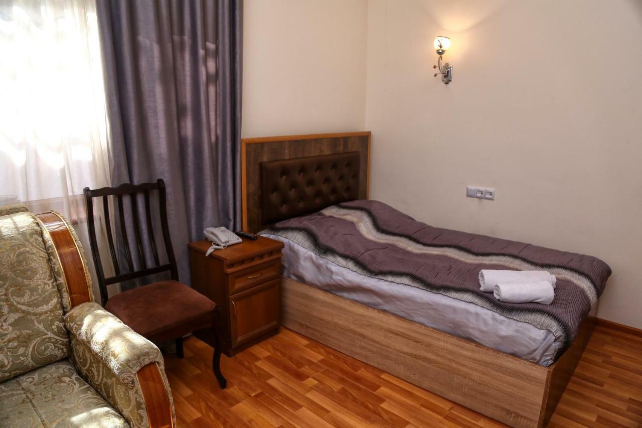 Lara Hotel Goris Buitenkant foto