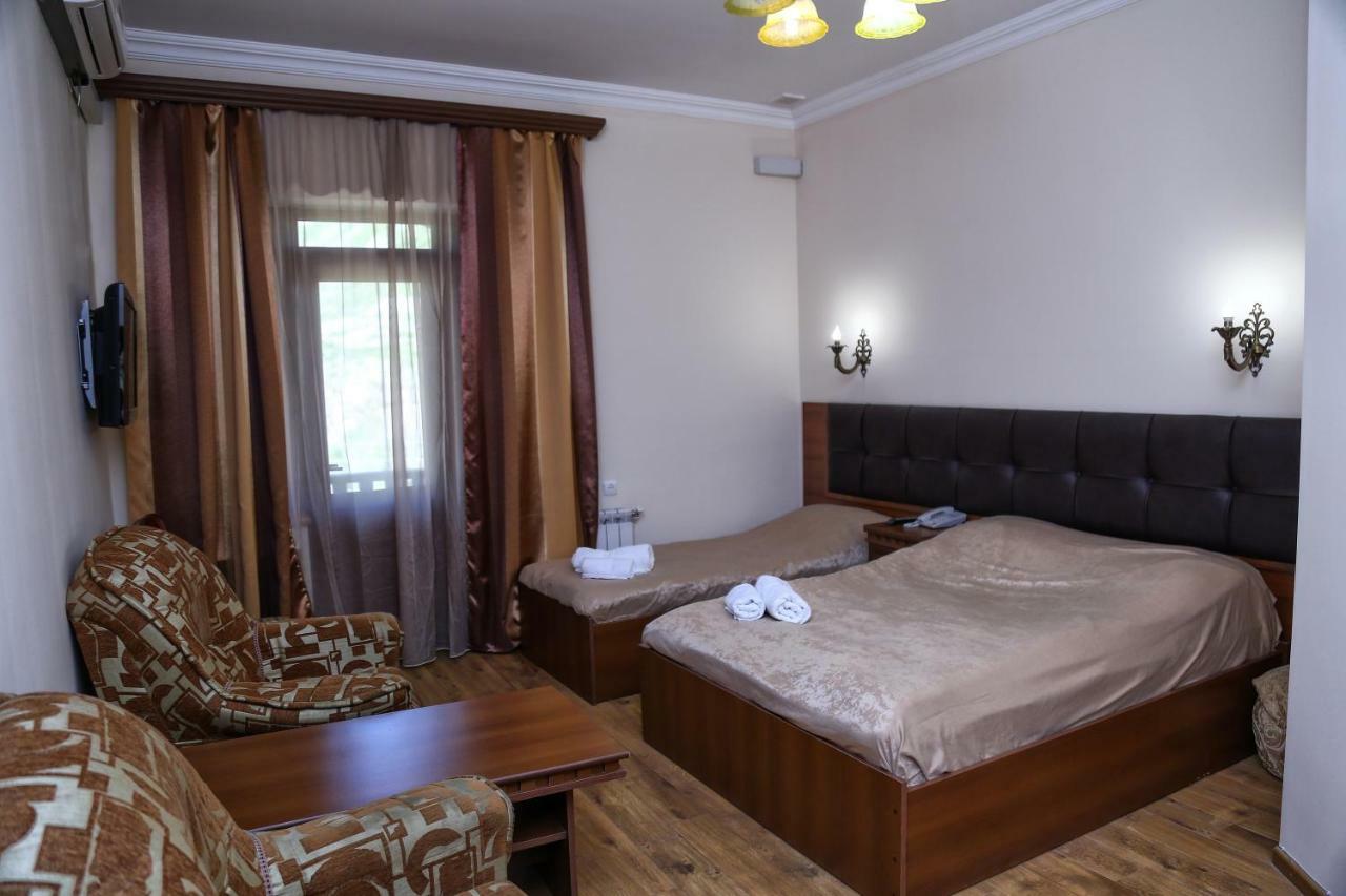 Lara Hotel Goris Buitenkant foto