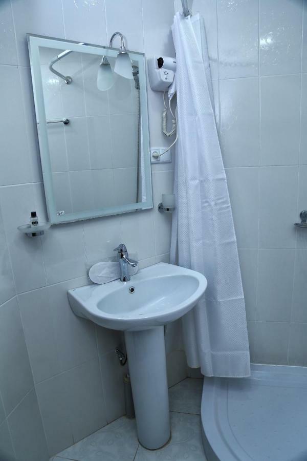 Lara Hotel Goris Buitenkant foto
