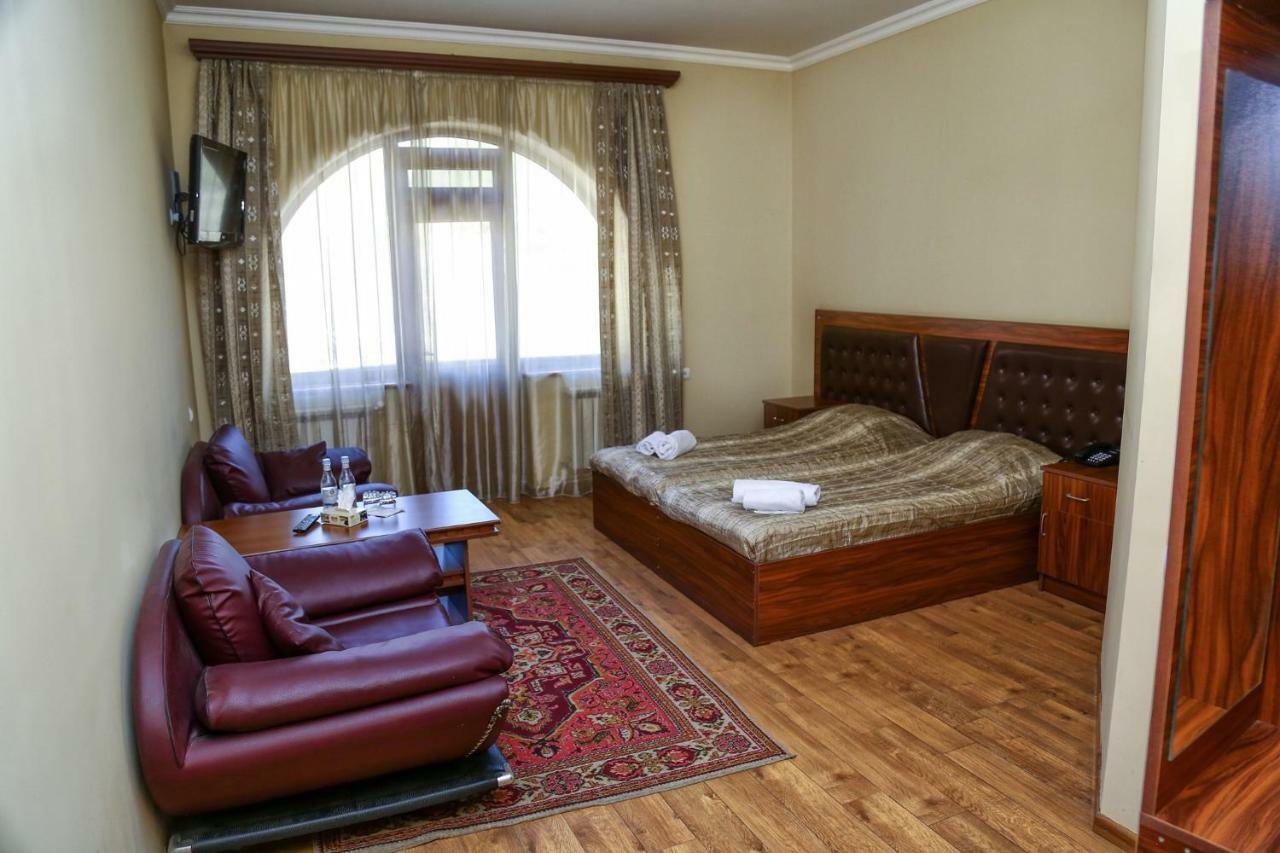 Lara Hotel Goris Buitenkant foto
