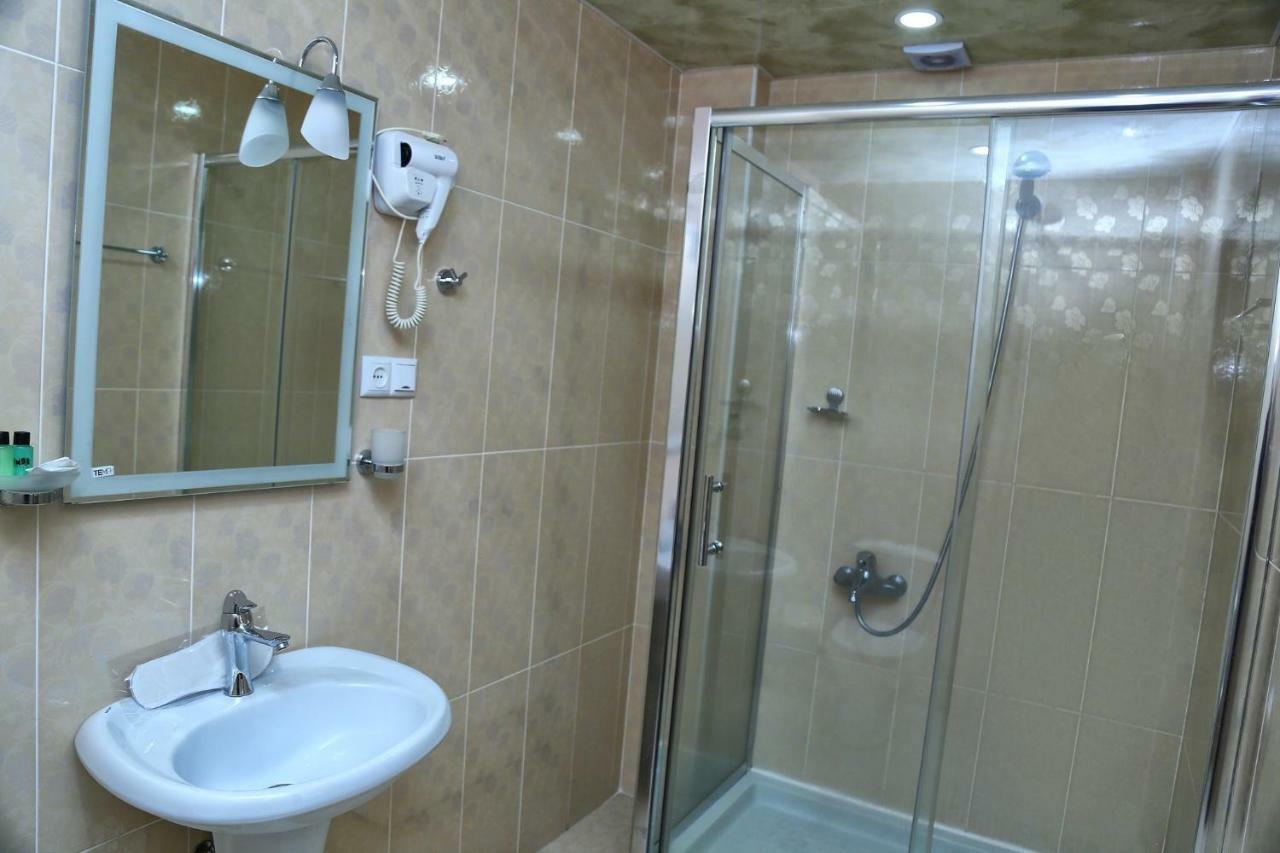 Lara Hotel Goris Buitenkant foto