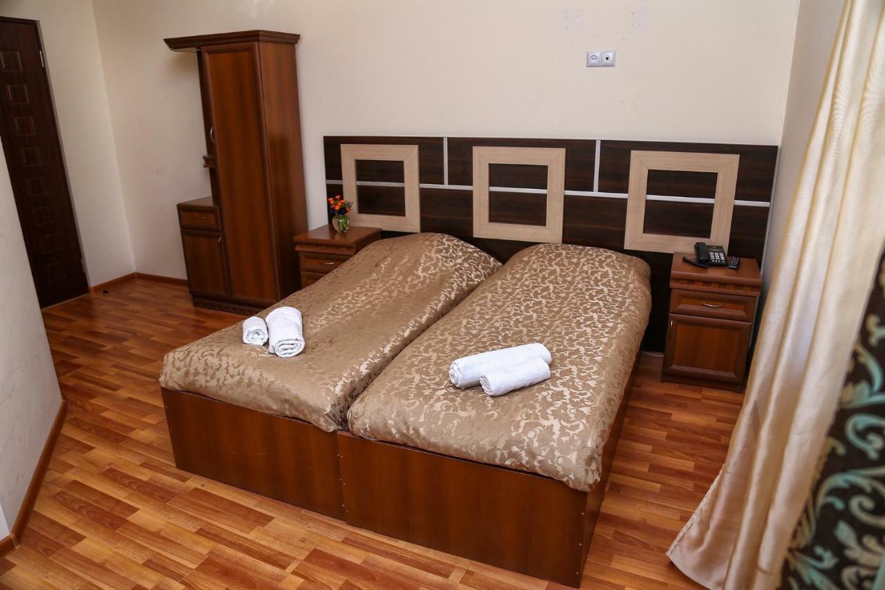 Lara Hotel Goris Buitenkant foto