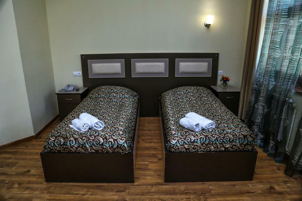 Lara Hotel Goris Buitenkant foto