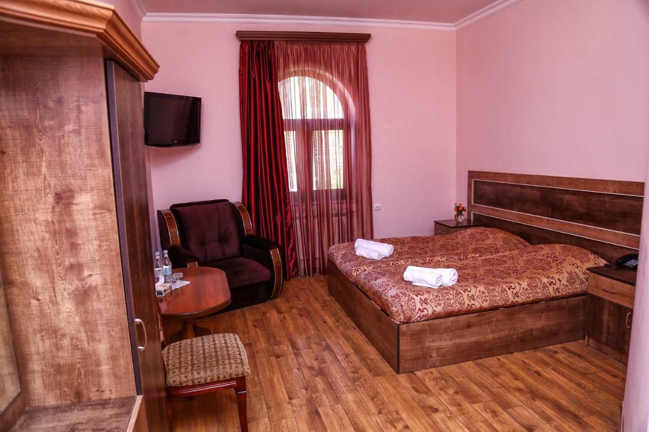 Lara Hotel Goris Buitenkant foto