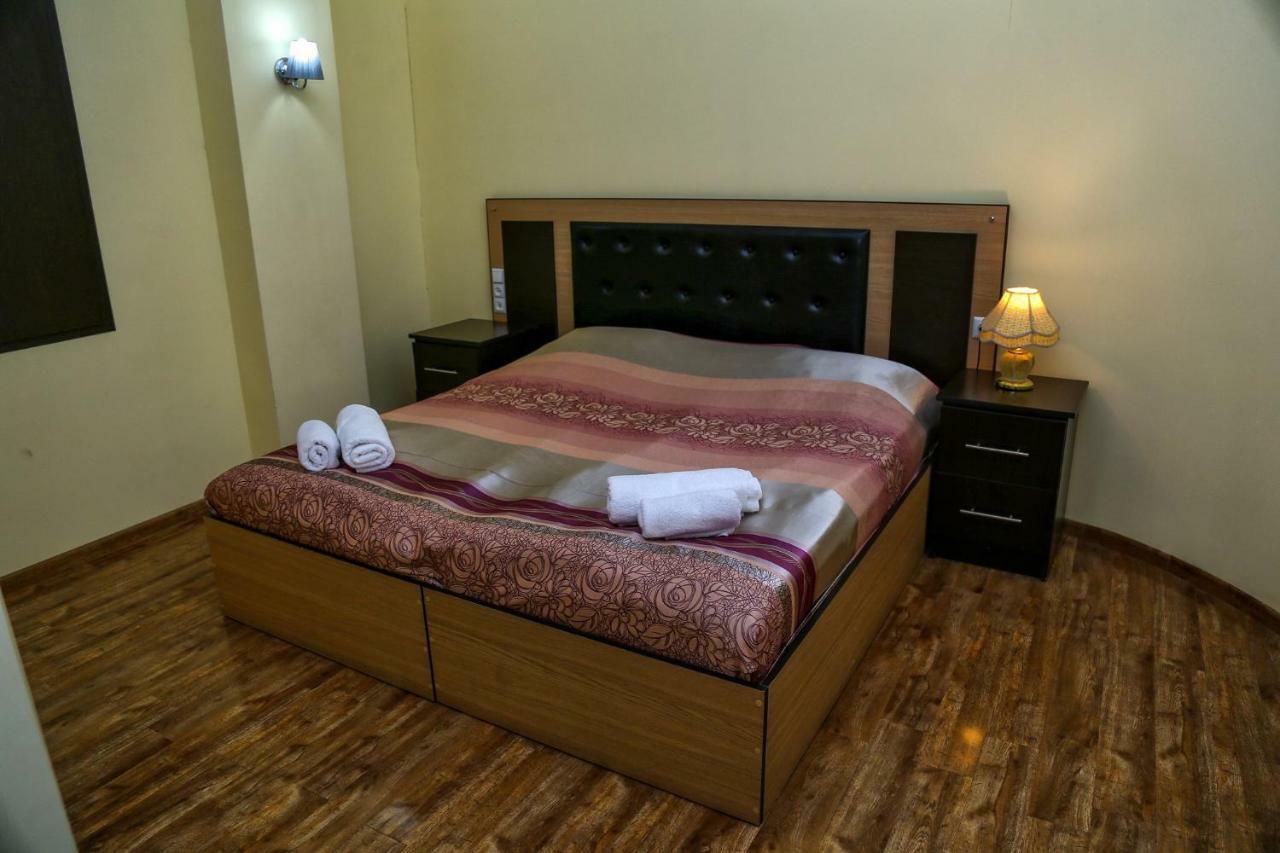 Lara Hotel Goris Buitenkant foto